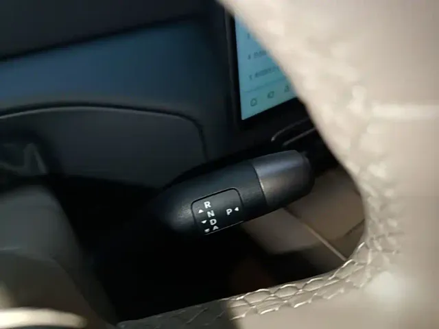 Li Auto MEGA — Фото автомобиля 13