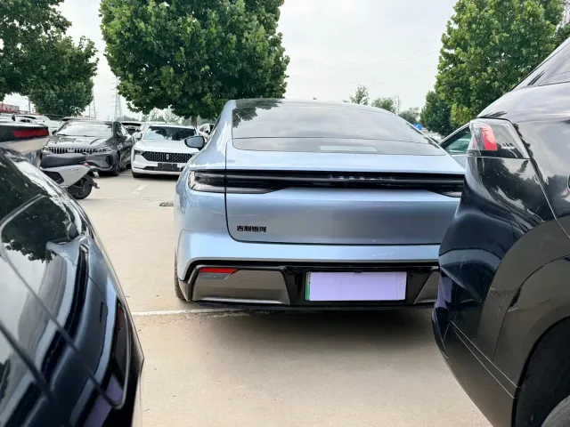 Geely Galaxy E8 — Фото автомобиля 8