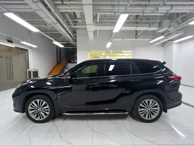 Toyota Highlander — Фото автомобиля 3
