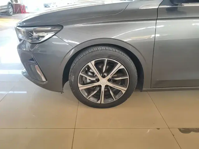 Geely Emgrand — Фото автомобиля 22