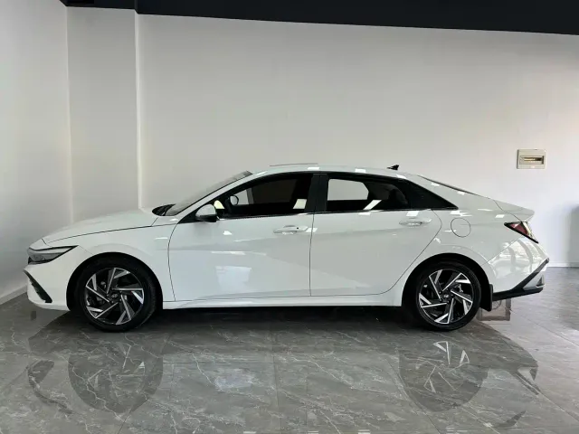 Hyundai Elantra — Фото автомобиля 6