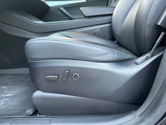 Tesla Model Y — Фото автомобиля 10