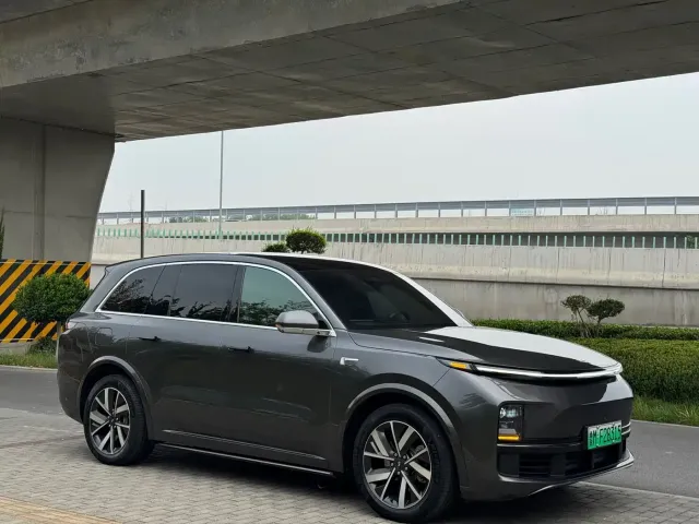 Li Auto L8 — Фото автомобиля 3