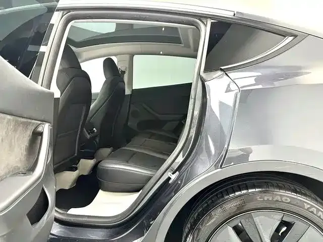 Tesla Model Y — Фото автомобиля 6
