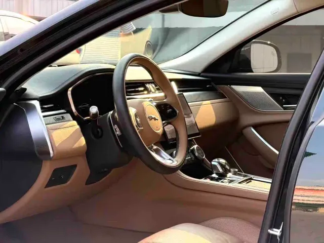Jaguar XFL — Фото автомобиля 8