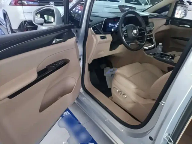 Buick Buick GL8 New Energy 2025 Land Honor Premium Edition 7-Seater — Фото автомобиля 15
