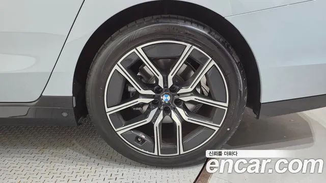 BMW 7-Series 7 серия (G70) 740i xDrive M Sport — Фото автомобиля 21