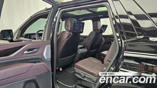 Cadillac Escalade 5th Gen — Фото автомобиля 18