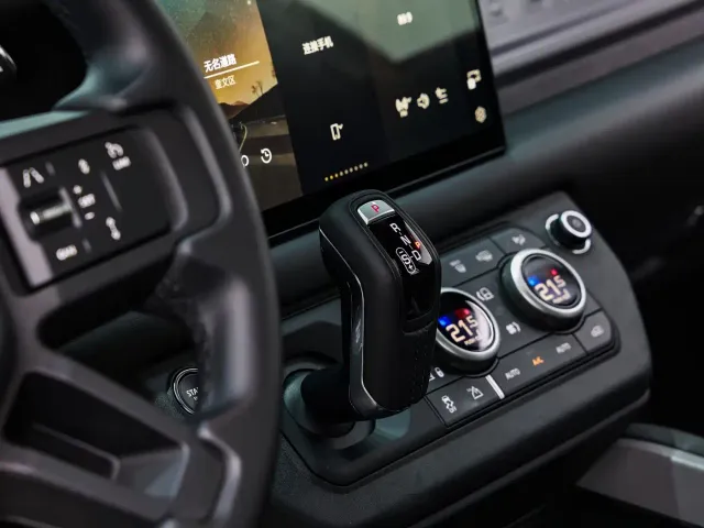 Land Rover Defender — Фото автомобиля 19
