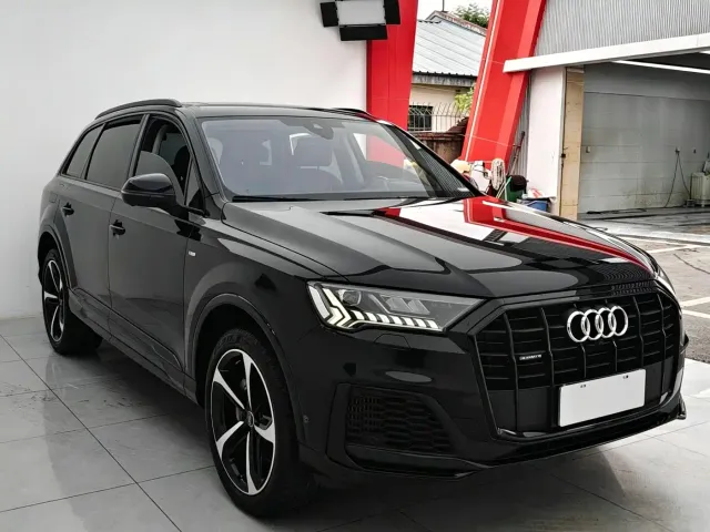 Audi Q7 — Фото автомобиля 3