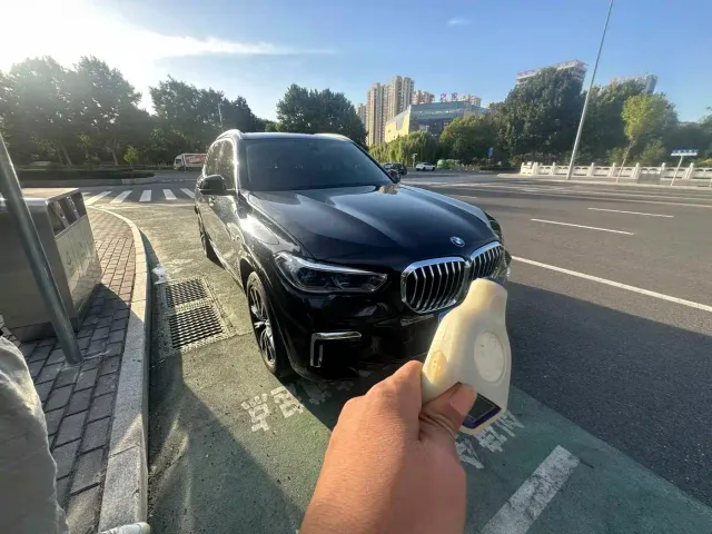 BMW X5 — Фото автомобиля 2
