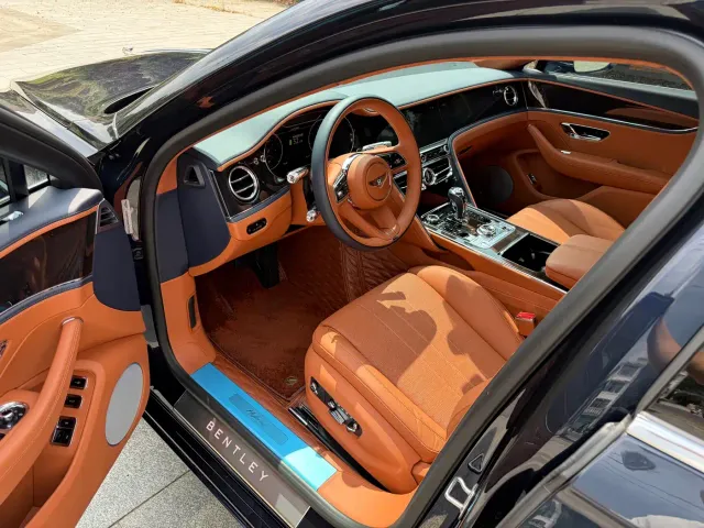 Bentley Flying Spur — Фото автомобиля 9