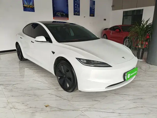 Tesla Model 3 — Фото автомобиля 3