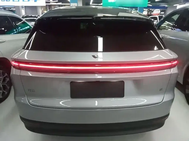 Li Auto i6 — Фото автомобиля 5