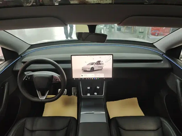 Tesla Model Y — Фото автомобиля 9