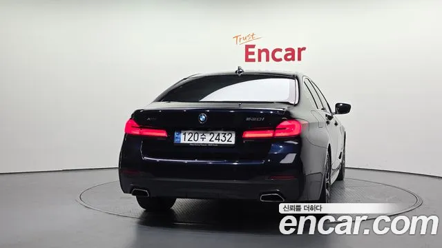 BMW 5-Series 5 серия (G30) 530i xDrive M Sport — Фото автомобиля 4