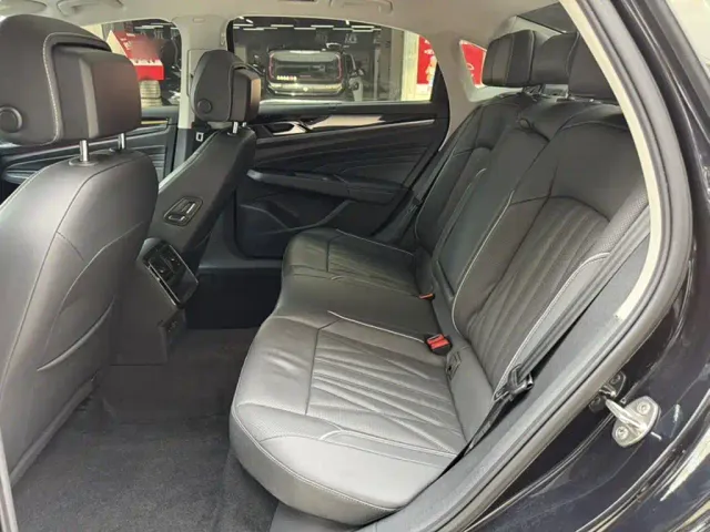 Volkswagen Passat — Фото автомобиля 14