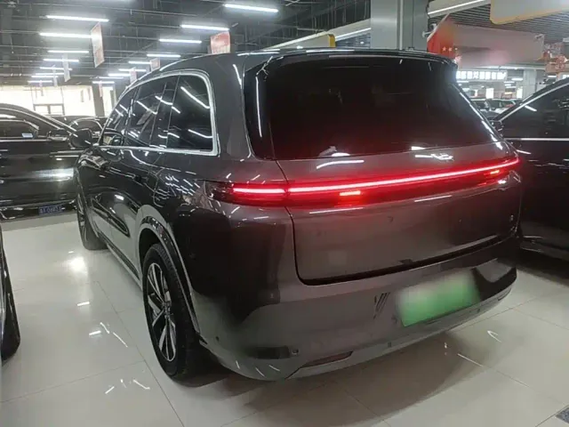 Li Auto L8 — Фото автомобиля 4