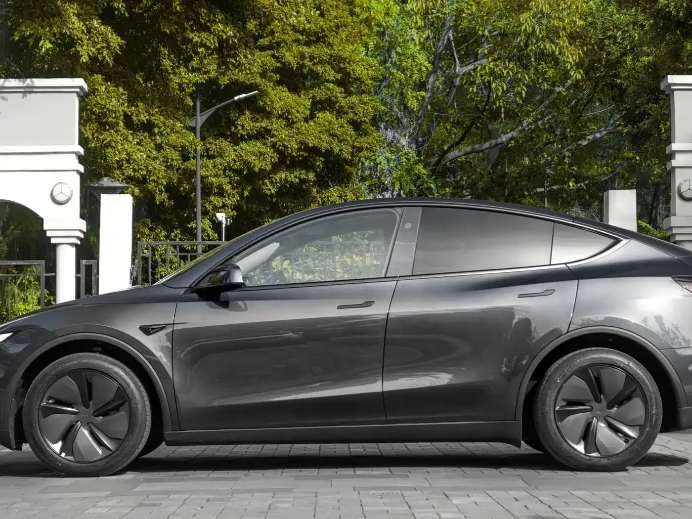 Tesla Model Y 2025 Rear-Wheel Drive — Фото автомобиля 7