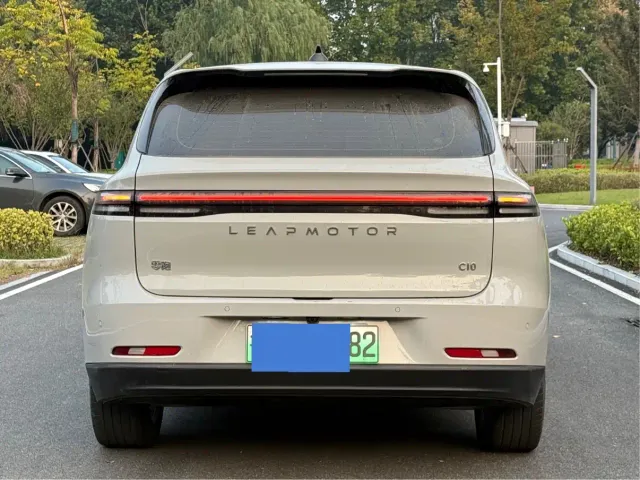 Leapmotor C10 — Фото автомобиля 5