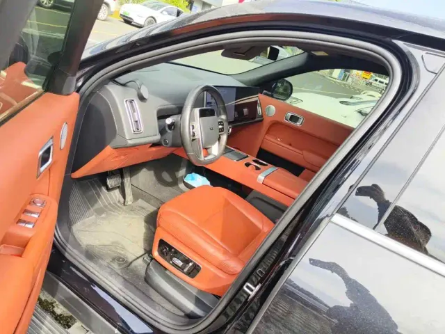 Li Auto L8 — Фото автомобиля 8