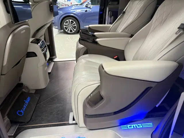 Denza D9 — Фото автомобиля 19