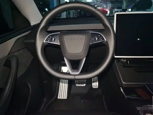 Tesla Model Y — Фото автомобиля 6