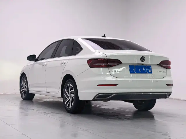 Volkswagen Lavida — Фото автомобиля 4