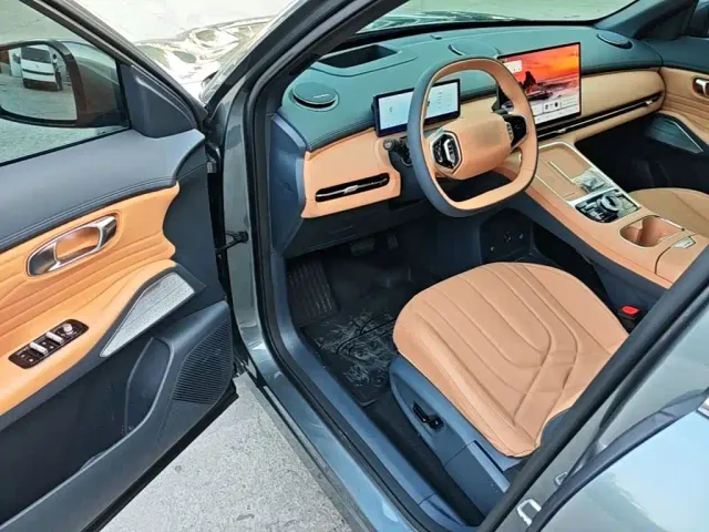 Geely Galaxy Starship 7 EM-i — Фото автомобиля 15