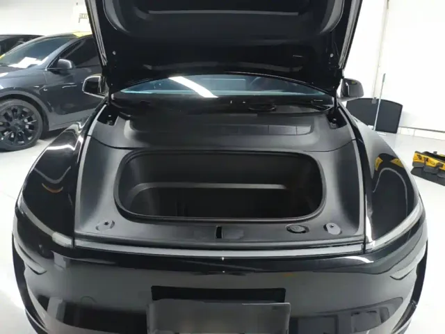 Tesla Model Y — Фото автомобиля 19
