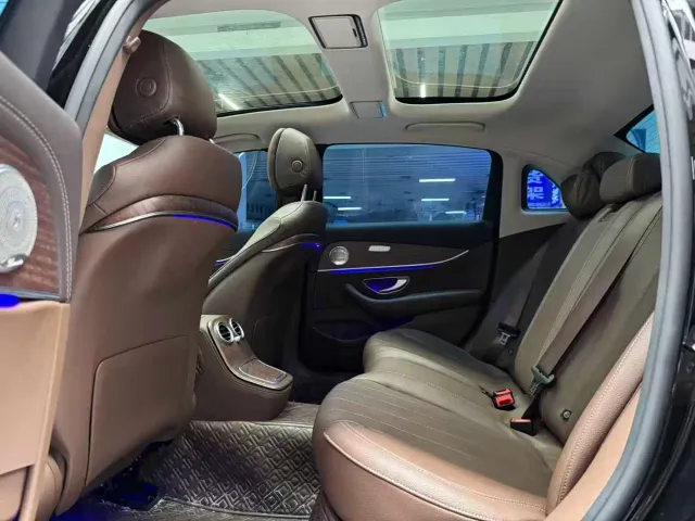 Mercedes-Benz E-Class — Фото автомобиля 13