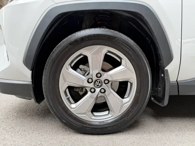Toyota RAV4 — Фото автомобиля 5