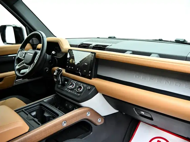 Land Rover Defender — Фото автомобиля 16