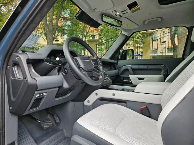 Land Rover Defender — Фото автомобиля 6