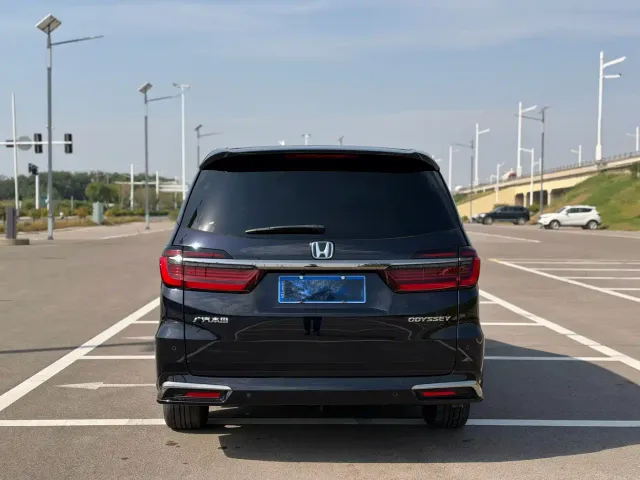 Honda Odyssey — Фото автомобиля 5