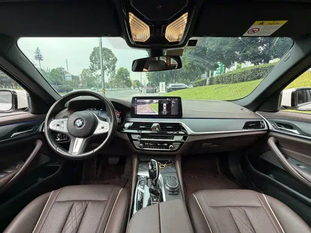 BMW 5 Series — Фото автомобиля 13