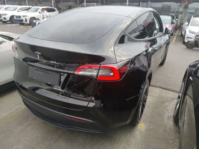 Tesla Model Y — Фото автомобиля 6