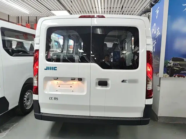 JMC E-Fushun — Фото автомобиля 5