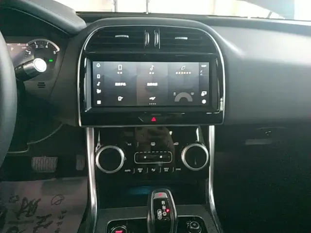 Jaguar XEL — Фото автомобиля 12
