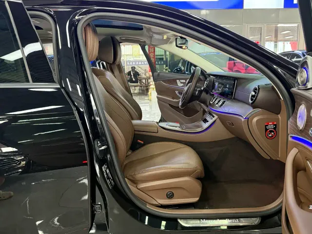 Mercedes-Benz E-Class — Фото автомобиля 11