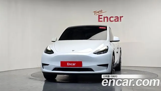 Tesla Model Y — Фото автомобиля 2