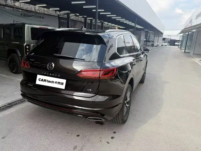 Volkswagen Touareg — Фото автомобиля 11