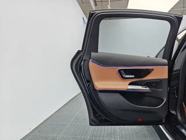 Mercedes-Benz E-Class — Фото автомобиля 14