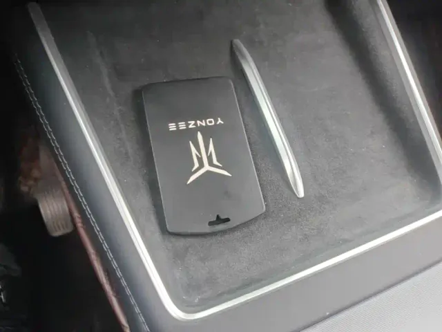 Tesla Model Y L — Фото автомобиля 8