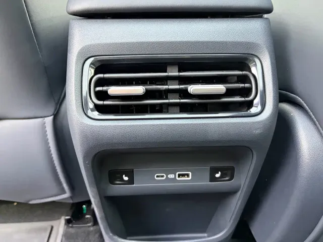 Geely Galaxy Starship 7 EM-i — Фото автомобиля 10