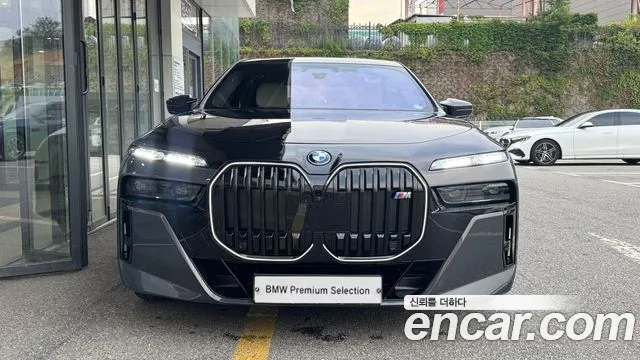 BMW i7 — Фото автомобиля 3