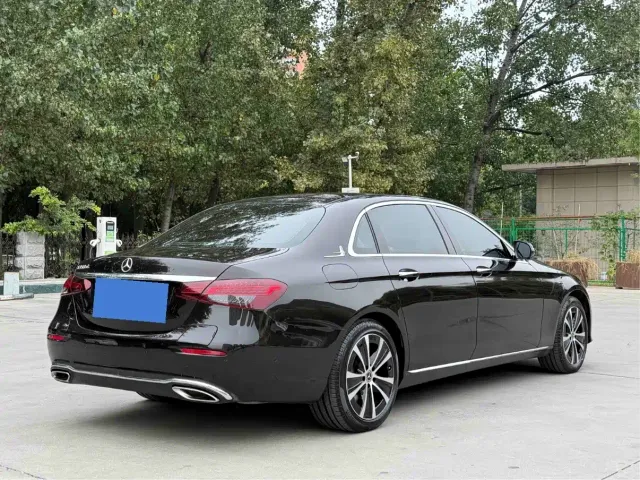 Mercedes-Benz E-Class — Фото автомобиля 6