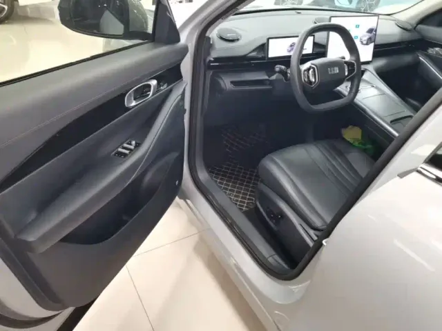Geely Galaxy E5 — Фото автомобиля 15