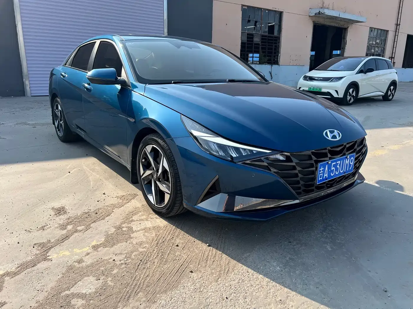 Hyundai Elantra 2022 1.5L CVT LUX Premium Edition — Фото автомобиля 2
