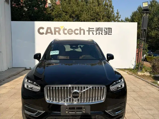 Volvo XC90 — Фото автомобиля 4